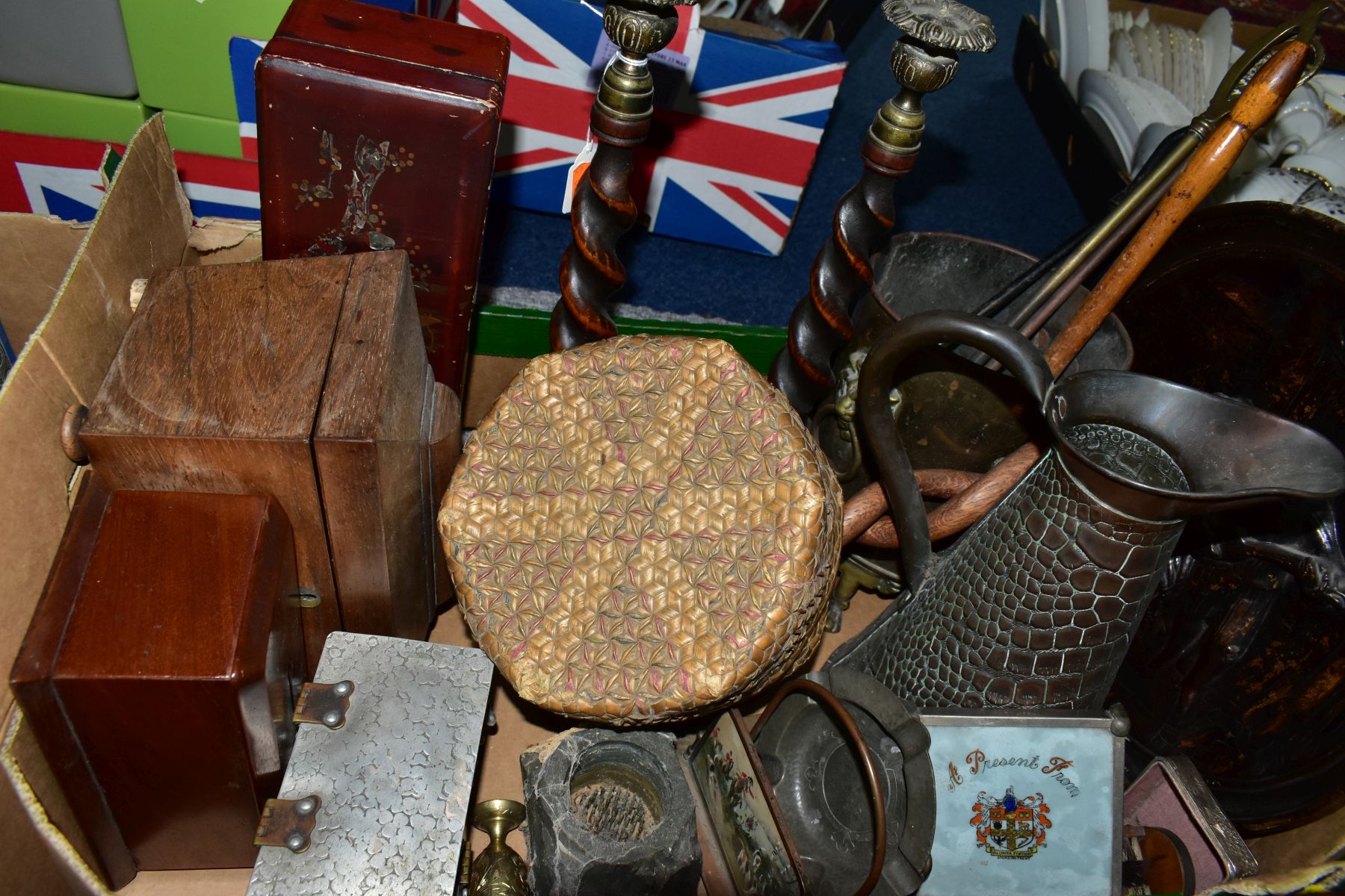 FOUR BOXES OF SUNDRY ITEMS ETC, TO INCLUDE A 19TH CENTURY FRENCH CAST METAL JEWELLERY CASKET, - Bild 7 aus 11