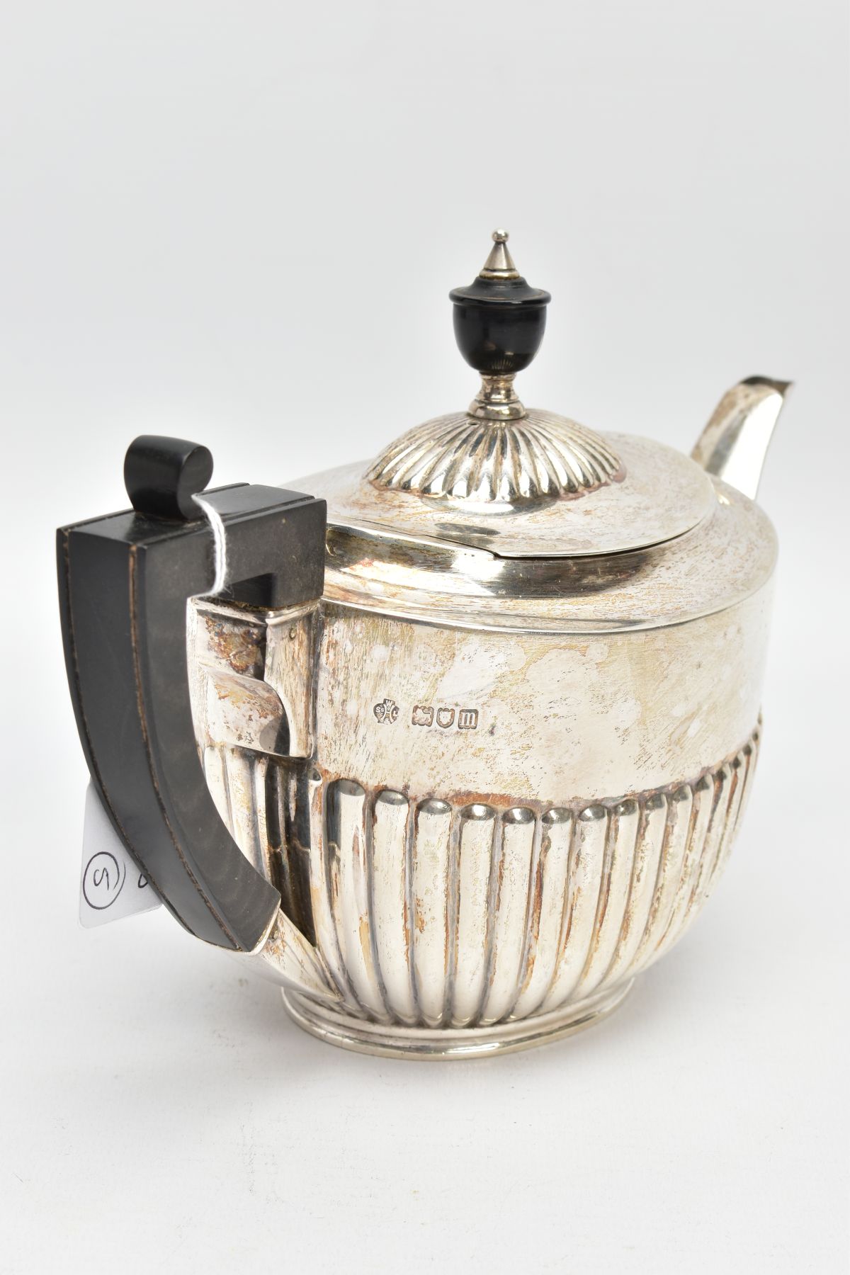 A SILVER TEAPOT, tapered stop reeded design, fitted with a black wooden handle and finial, - Bild 4 aus 6