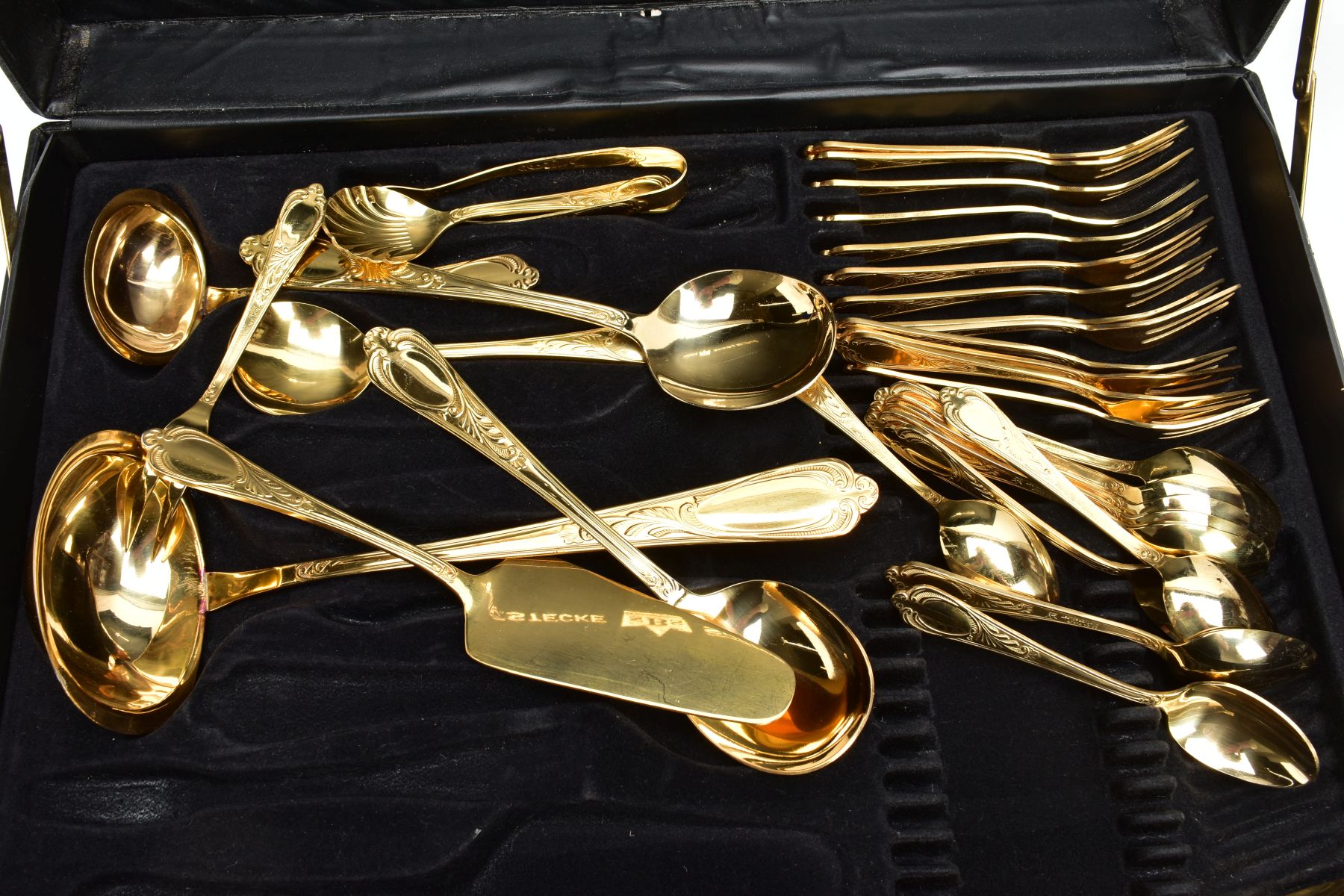 A COMPLETE 'SOLIGEN' BRIEFCASE CANTEEN OF CUTLERY, complete with a twelve table setting comprising - Image 3 of 4