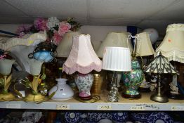 A QUANTITY OF TABLE LAMPS, LAMPSHADES AND SUNDRY ITEMS, to include fourteen contemporary and late