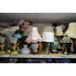 A QUANTITY OF TABLE LAMPS, LAMPSHADES AND SUNDRY ITEMS, to include fourteen contemporary and late