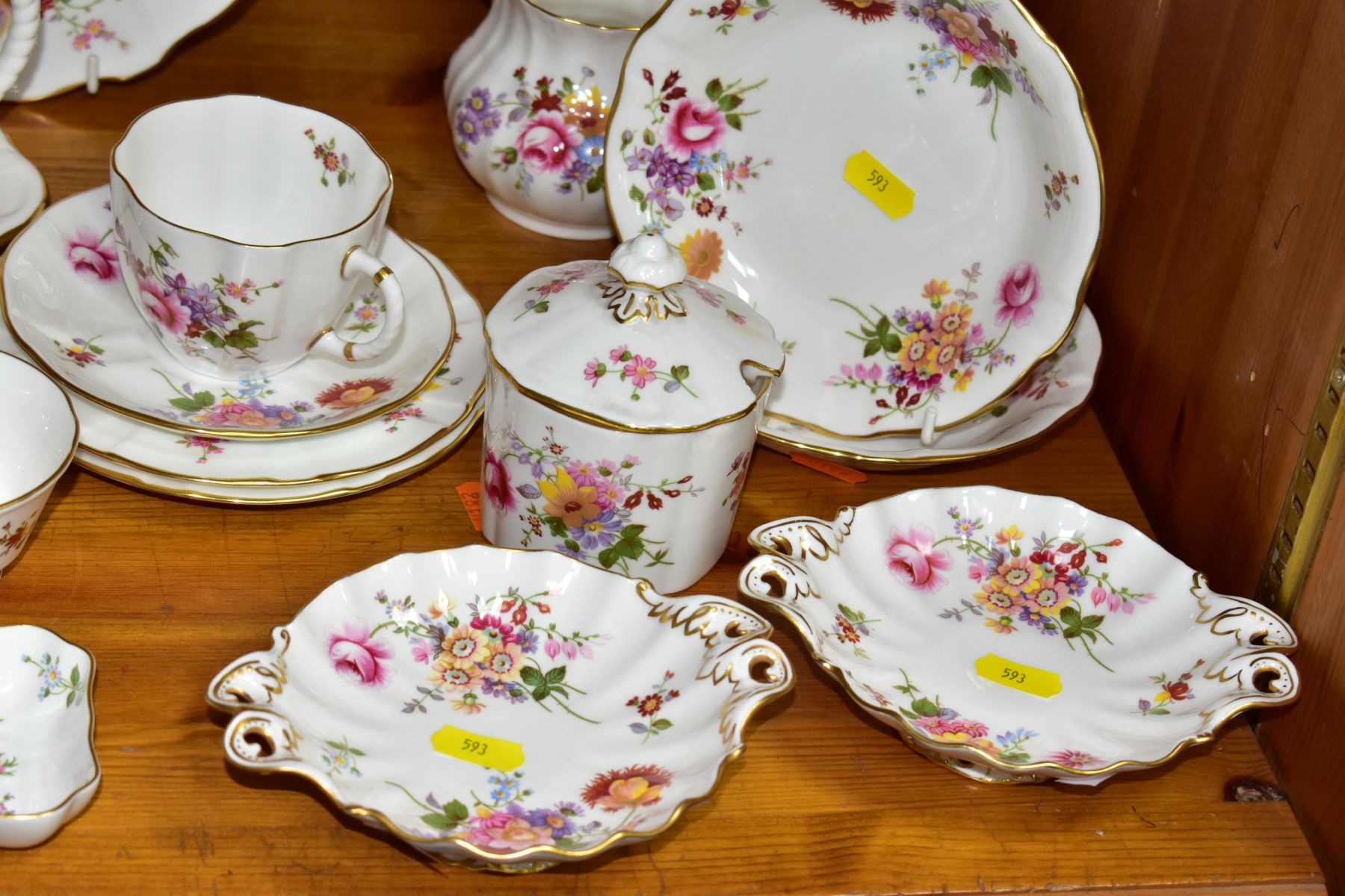 FORTY PIECES OF ROYAL CROWN DERBY 'DERBY POSIES' TEA WARES, TRINKETS AND GIFTWARE ETC, to include - Bild 2 aus 17