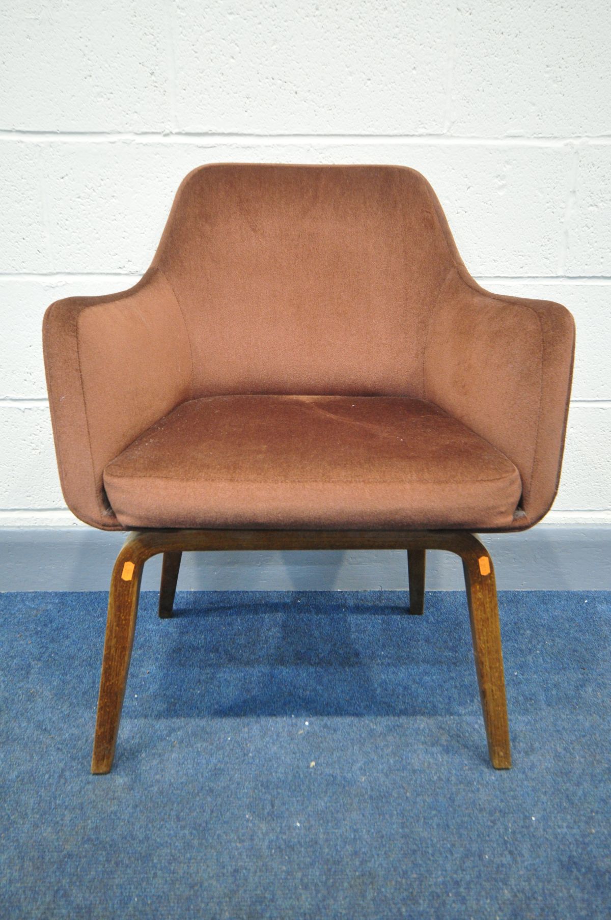 A MID CENTURY BLACK AND GREEN UPHOLSTERED LOUNGE CHAIR, with swept armrests, on cylindrical - Image 6 of 7