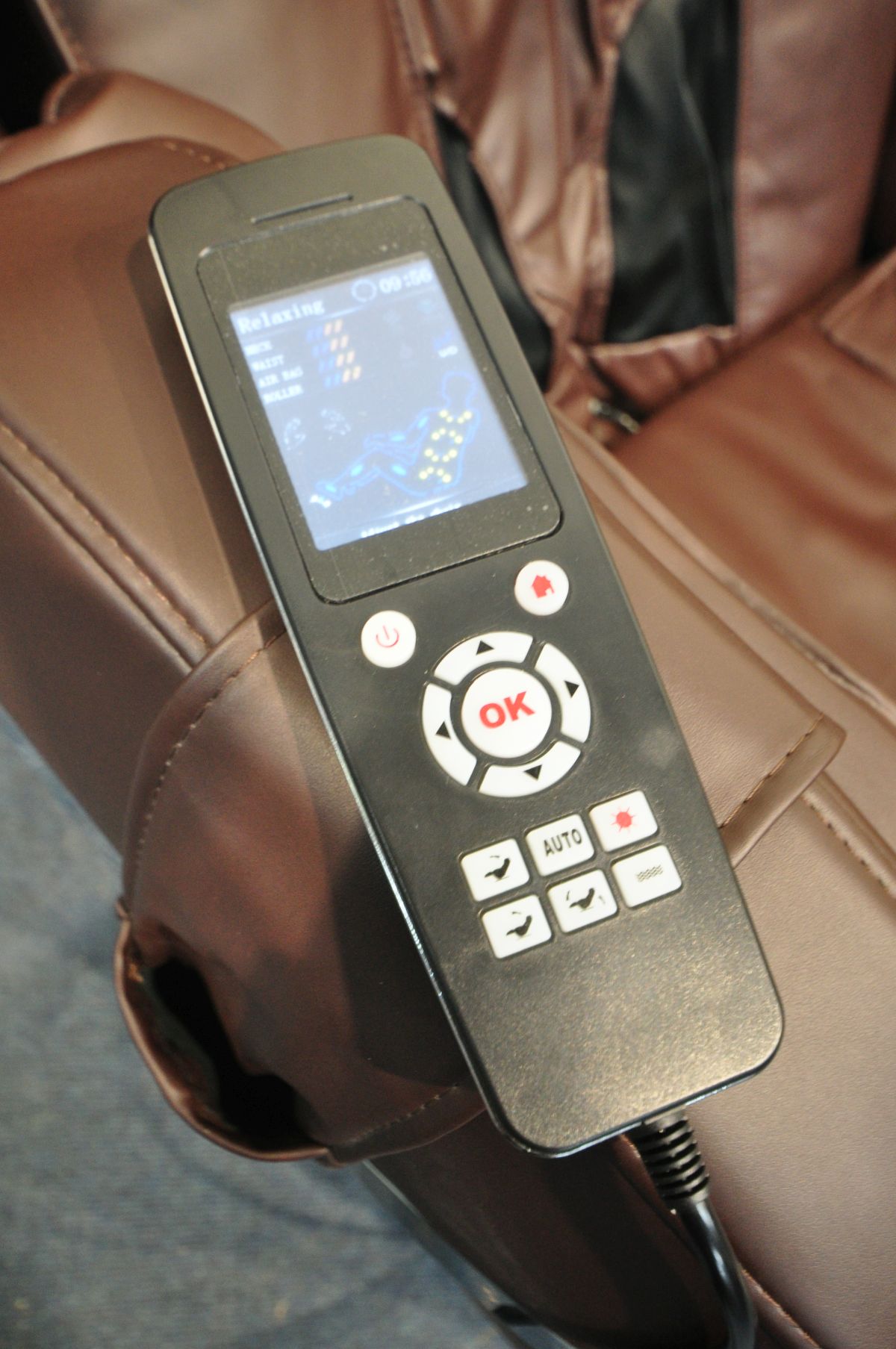 A REAL RELAX FAVOR-03 BROWN LEATHERETTE MASSAGE CHAIR - Image 3 of 3