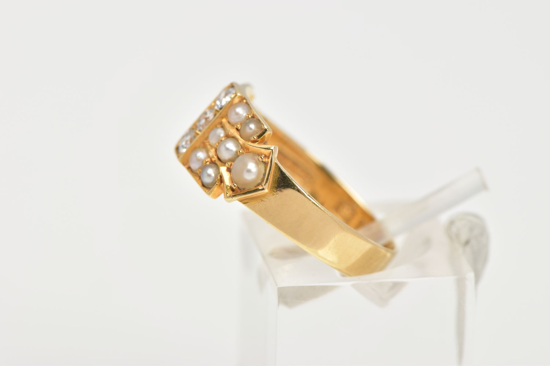 A LATE VICTORIAN 18CT GOLD DIAMOND AND SPLIT PEARL RING, designed with a central vertical row of - Image 2 of 4