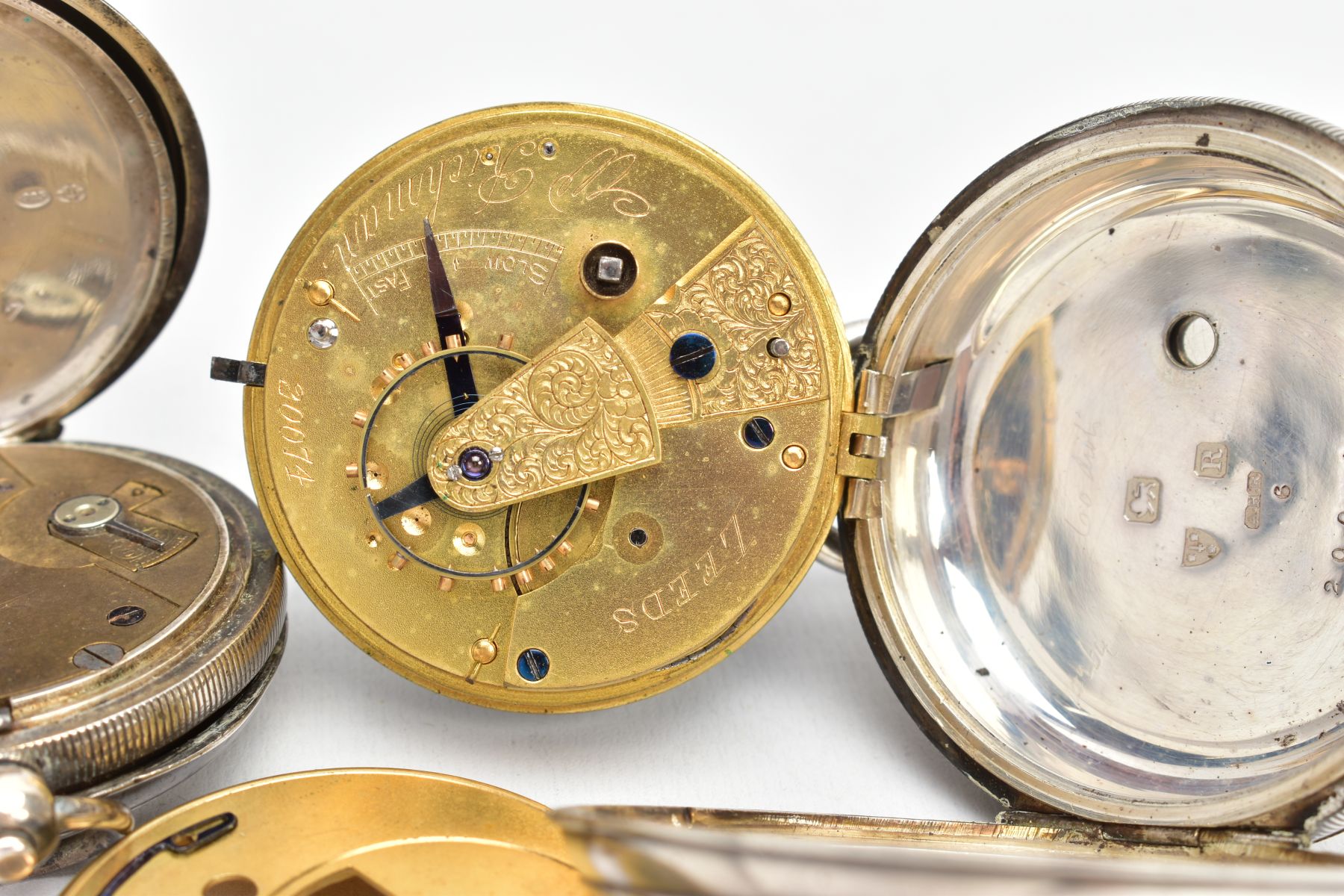 TWO SILVER POCKET WATCHES AND A YELLOW METAL WATCH, a silver pocket watch with a white dial, black - Bild 7 aus 7