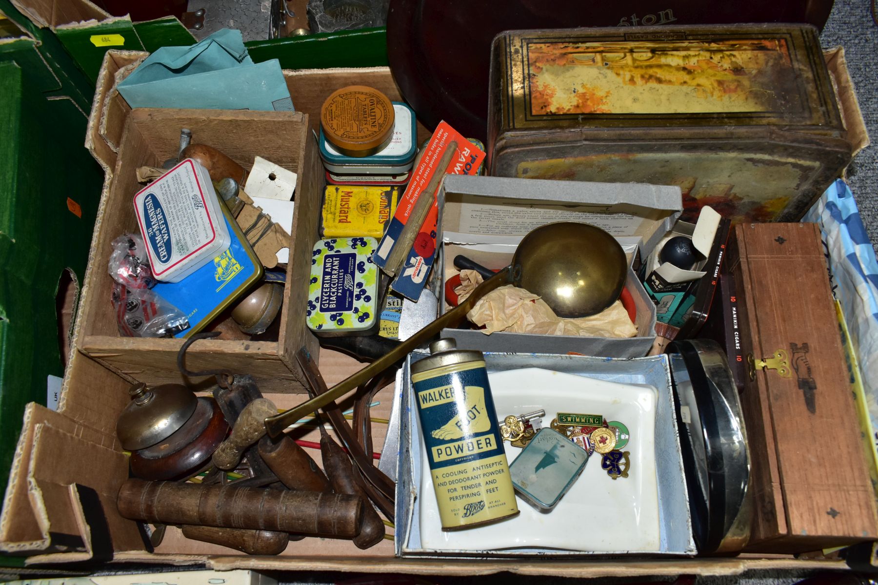 FOUR BOXES OF SUNDRY ITEMS ETC, TO INCLUDE A 19TH CENTURY FRENCH CAST METAL JEWELLERY CASKET, - Bild 4 aus 11