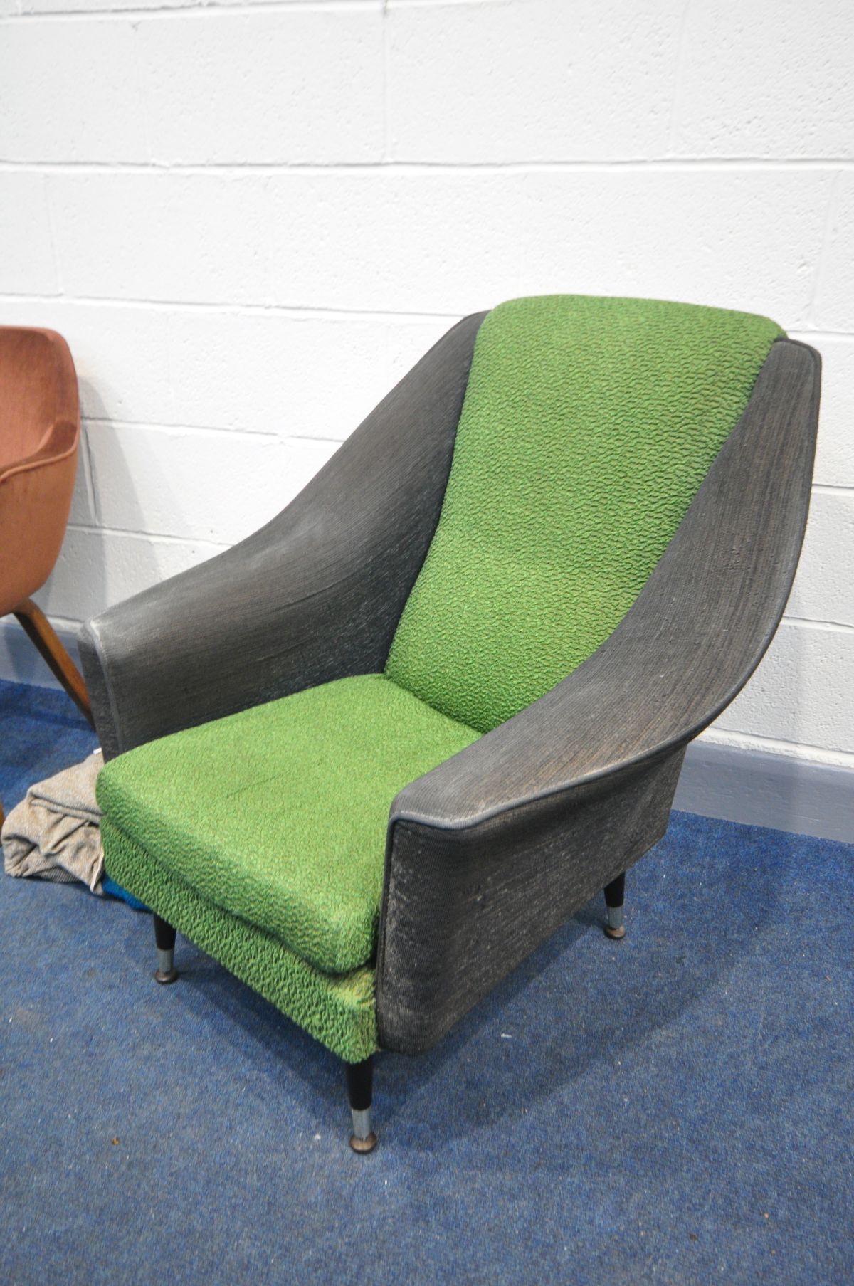 A MID CENTURY BLACK AND GREEN UPHOLSTERED LOUNGE CHAIR, with swept armrests, on cylindrical - Image 2 of 7