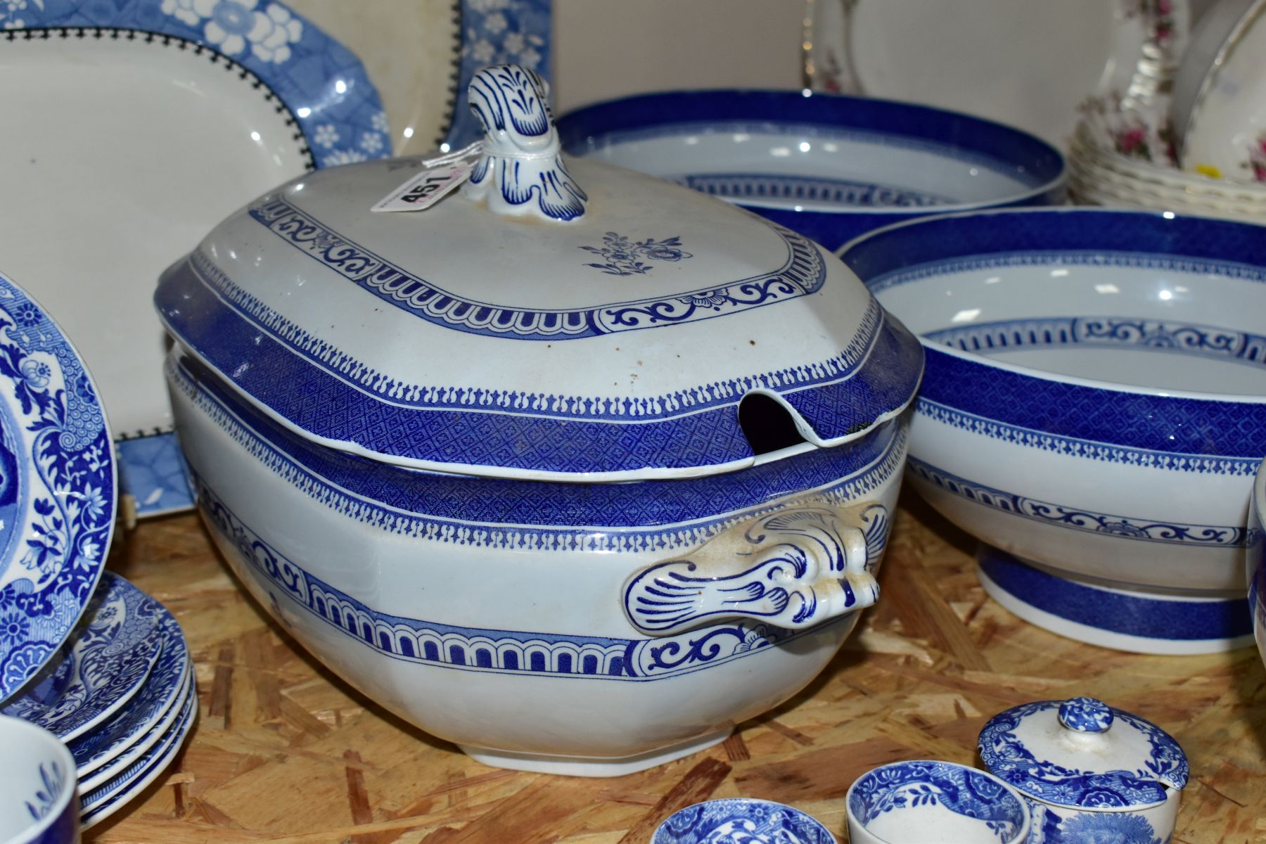 TWENTY TWO PIECES OF COPELAND SPODE BLUE AND WHITE DINNER WARES, comprising two Cracked Ice and - Bild 5 aus 7