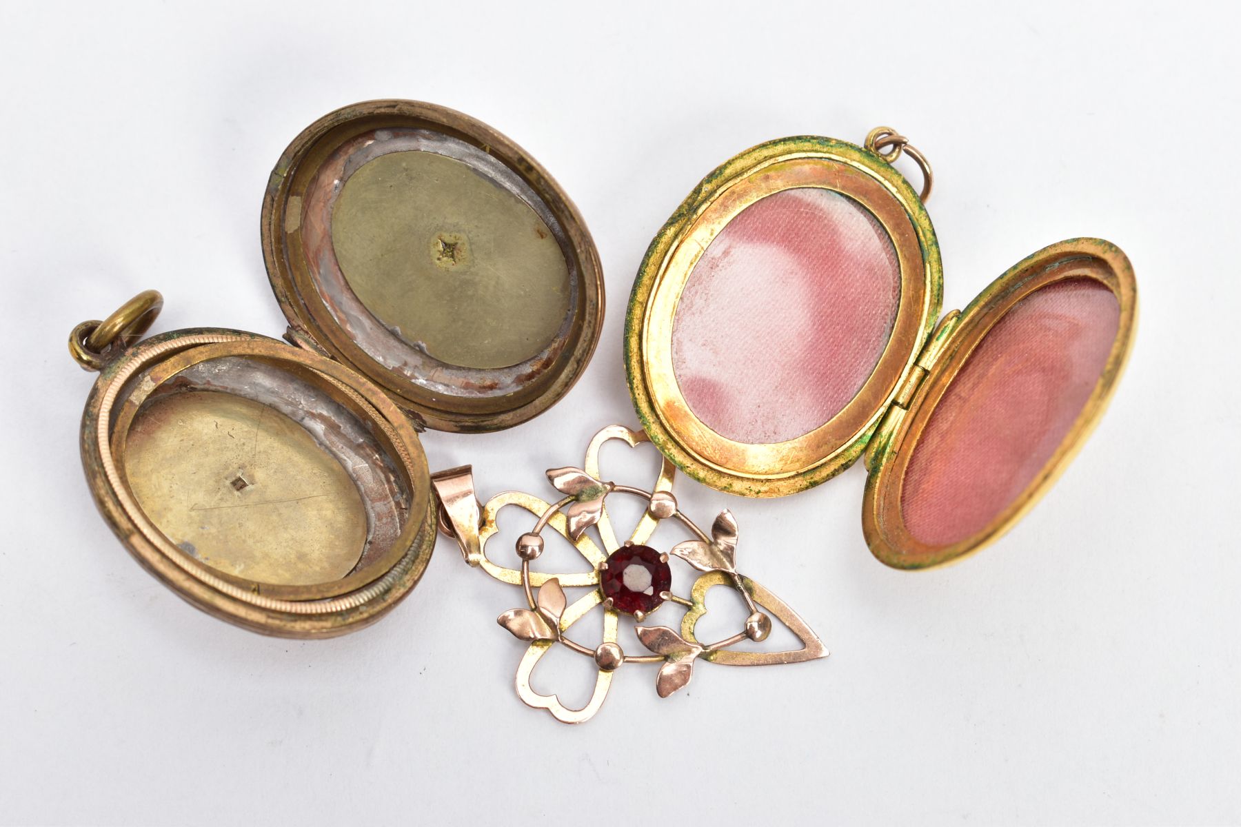 AN EARLY 20TH CENTURY 9CT GOLD PENDANT AND TWO LATE VICTORIAN 9CT FRONT AND BACK LOCKETS, the - Image 3 of 3