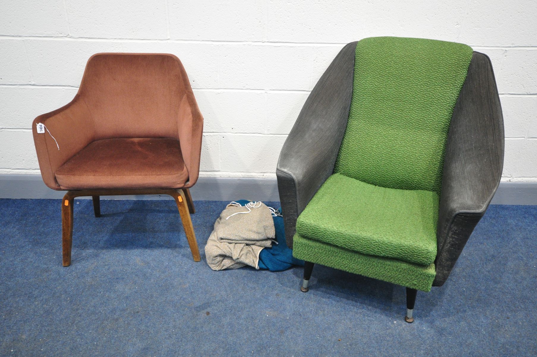 A MID CENTURY BLACK AND GREEN UPHOLSTERED LOUNGE CHAIR, with swept armrests, on cylindrical