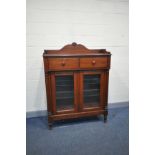 A LEXINGTON OF USA MAHOGANY VESTIGES DINING CHEST with a raised top, over two drawers and two glazed