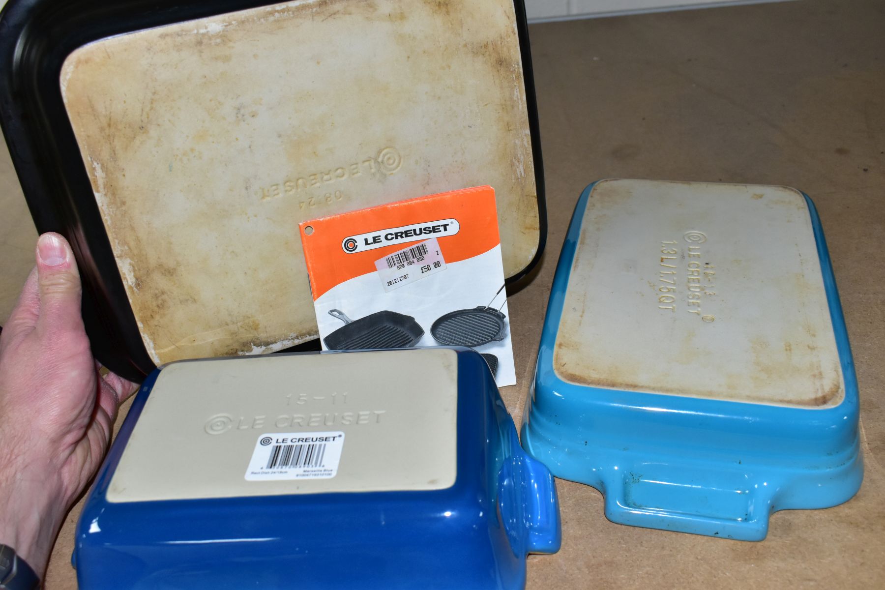 THREE LE CREUSET STONEWARE RECTANGULAR OVEN DISHES, comprising a Marseille Blue 19cm x 13cm x 5. - Image 4 of 4