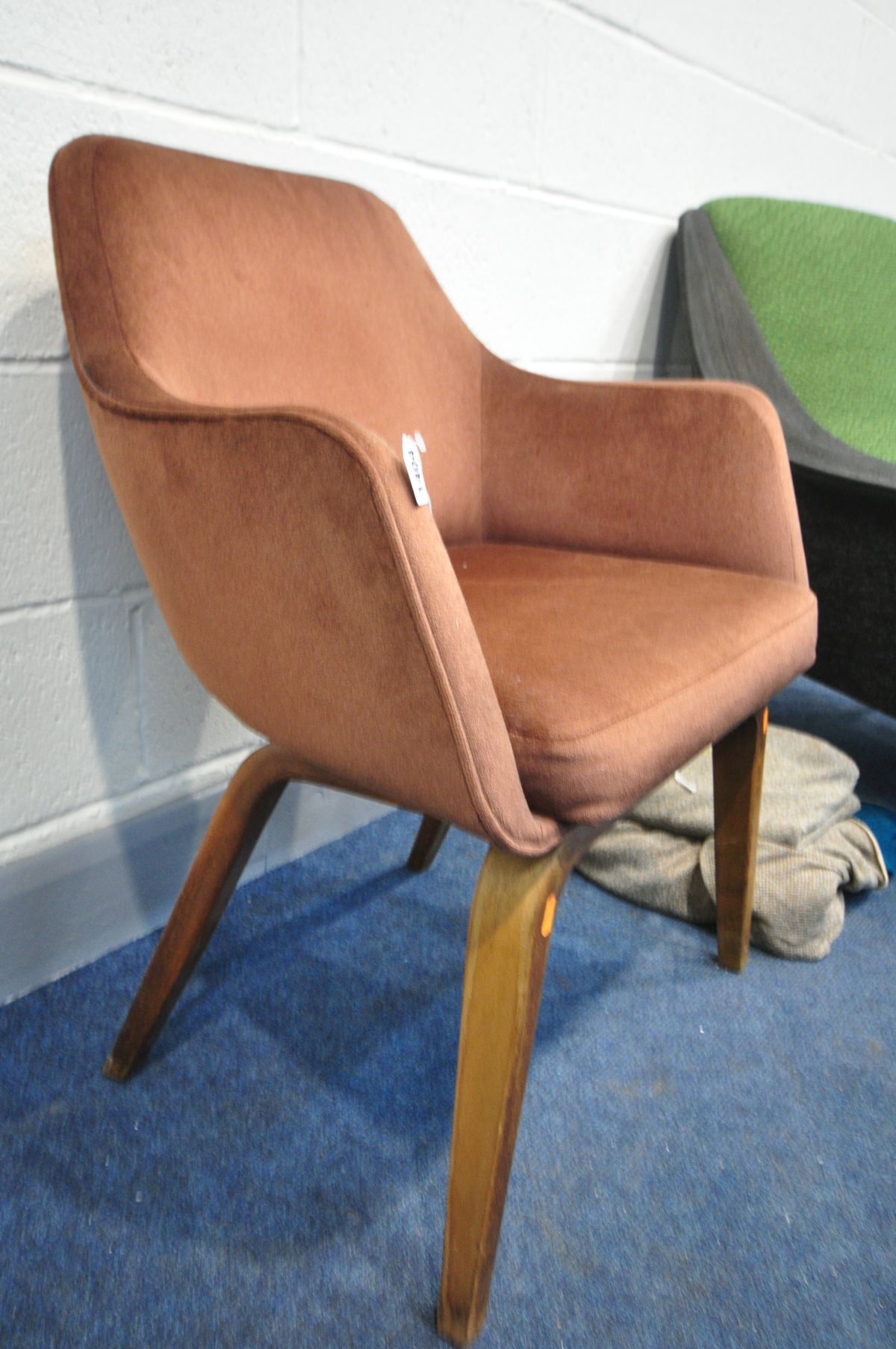 A MID CENTURY BLACK AND GREEN UPHOLSTERED LOUNGE CHAIR, with swept armrests, on cylindrical - Image 5 of 7