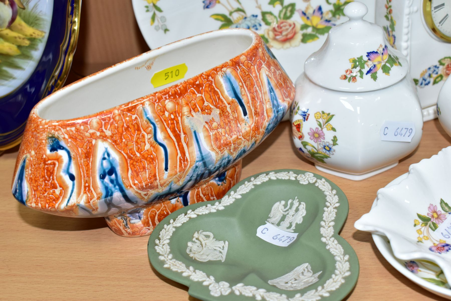 A GROUP OF AYNSLEY GIFTWARES, OTHER CERAMIC ITEMS AND GLASSWARES, comprising ten pieces of Aynsley - Image 2 of 6