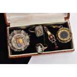 A 9CT GOLD WEDGWOOD RING AND OTHER JEWELLERY ITEMS, to include a black oval Wedgewood ring, with