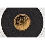 A 'CENTENARY OF WORLD WAR ONE 1914-1918 ONE CROWN' GOLD COIN, dated 2014, within a Proctective case