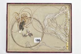 A CHAIN DISPLAY TRAY WITH CHAINS AND OTHER JEWELLERY, to include an 'S' link chain fitted with a