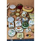 A GROUP OF TRINKET BOXES AND FOUR MINIATURE ANIMAL FIGURES, eighteen, mainly ceramic and metal, late