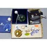 A GROUP OF SWAROVSKI CRYSTAL ITEMS, to include four SCS membership crystal ornaments in blue, green,