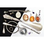 AN ASSORTMENT OF SILVER ITEMS, to include a silver floral locket, hallmarked sterling Birmingham,