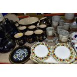 A QUANTITY OF DENBY POTTERY AND OTHER CERAMIC TEA/COFFEE WARES, comprising a sixteen piece Denby