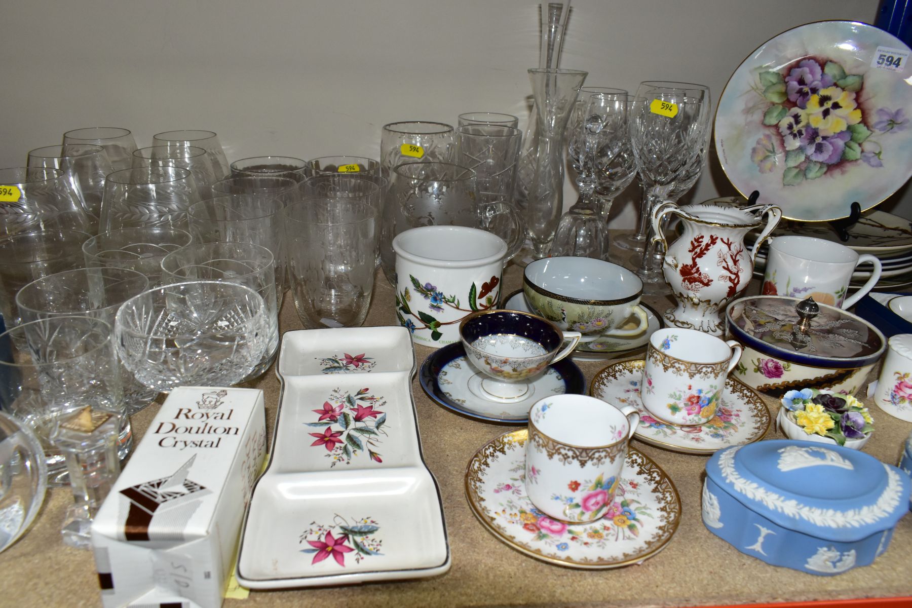 A GROUP OF ASSORTED GLASSWARE, CERAMIC GIFT WARE AND OTHER CERAMICS, including three Wedgwood pale