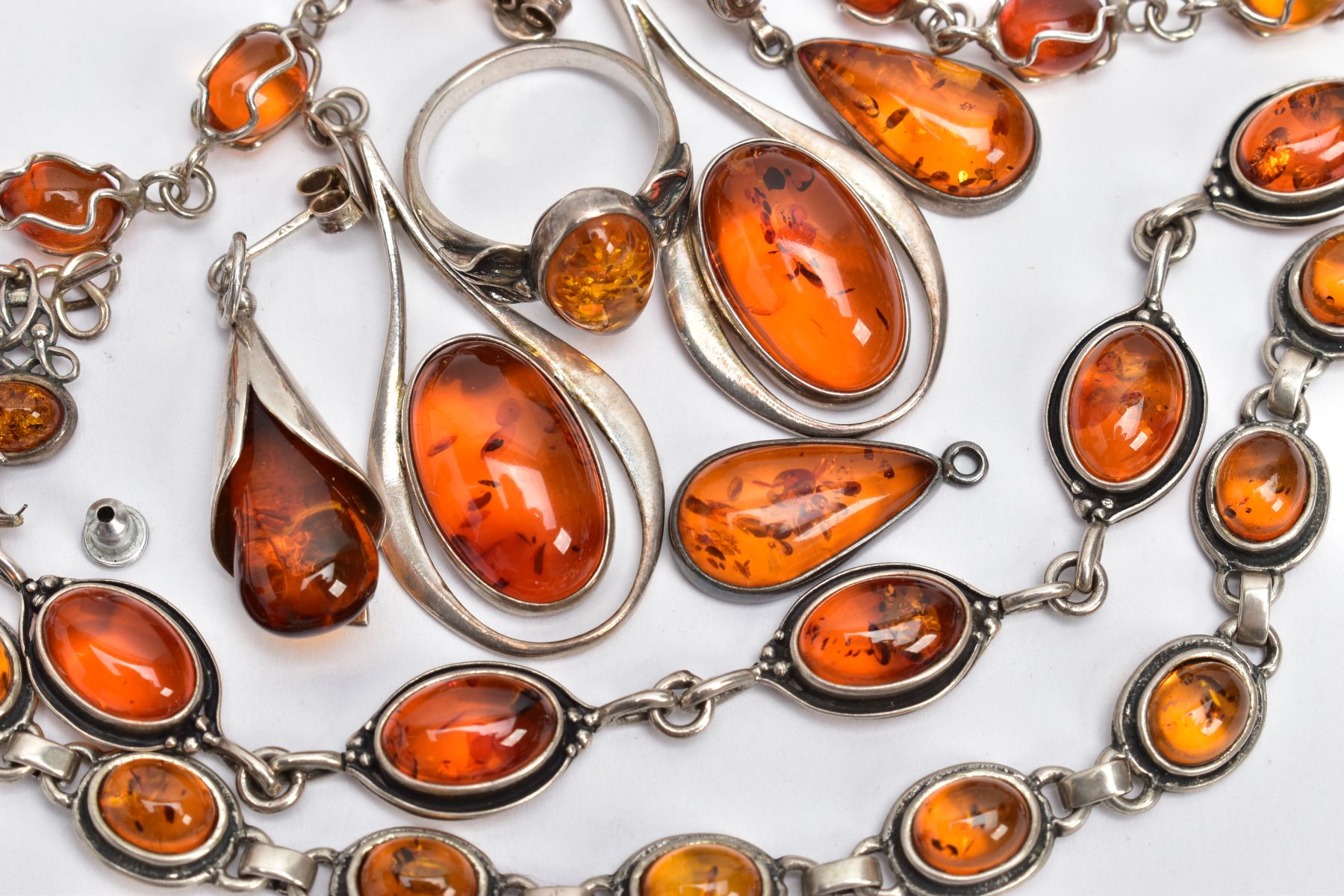 A SELECTION OF AMBER SET JEWELLERY, to include two white metal bracelets set with amber cabochons, - Image 6 of 6