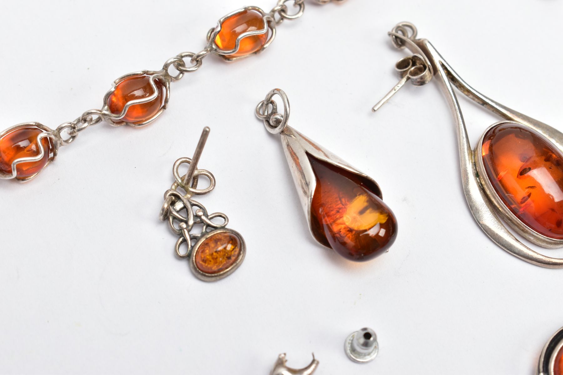 A SELECTION OF AMBER SET JEWELLERY, to include two white metal bracelets set with amber cabochons, - Image 4 of 6