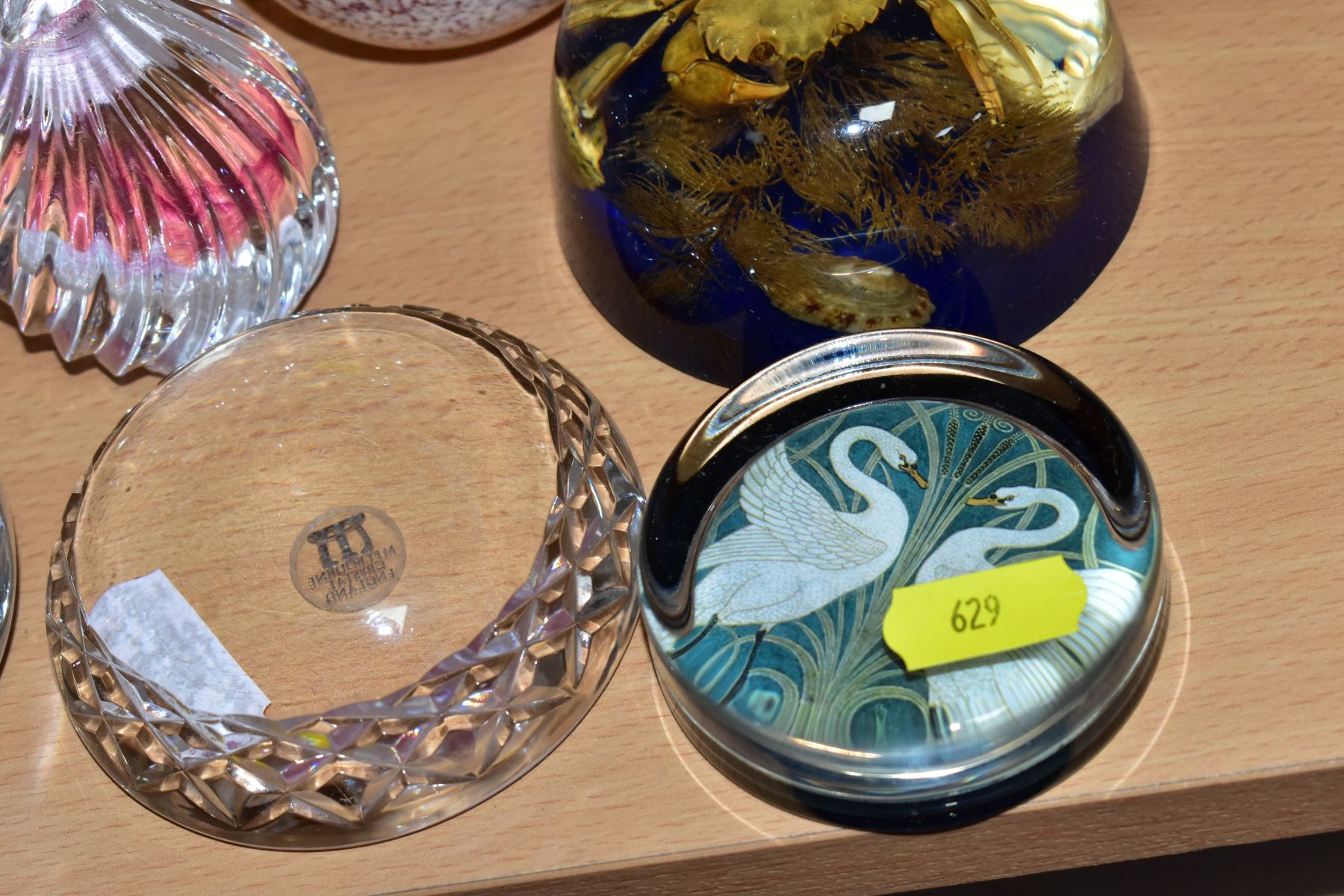 A SMALL COLLECTION OF DECORATIVE GLASS ITEMS TO INCLUDE TWO CAITHNESS PAPERWEIGHTS, both Caithness - Image 9 of 11