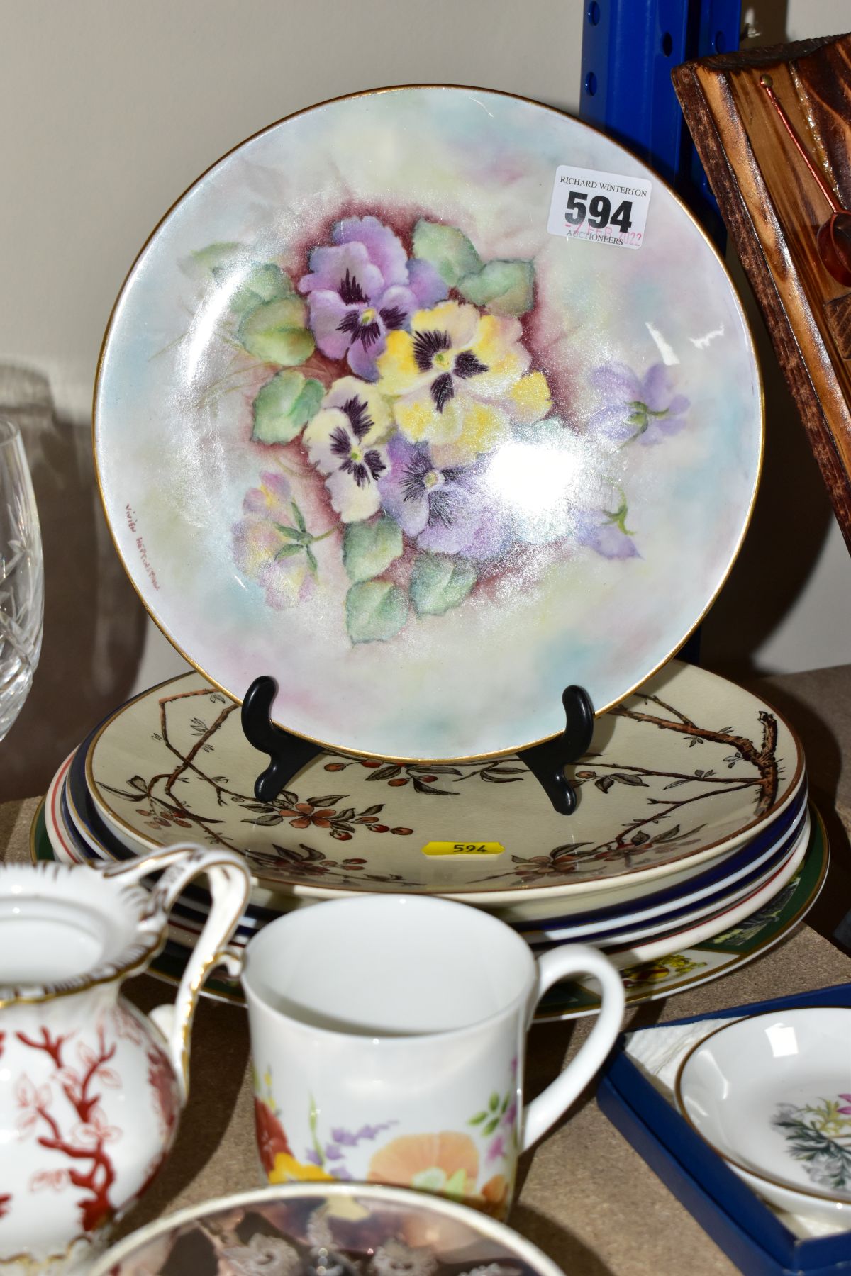 A GROUP OF ASSORTED GLASSWARE, CERAMIC GIFT WARE AND OTHER CERAMICS, including three Wedgwood pale - Image 12 of 12