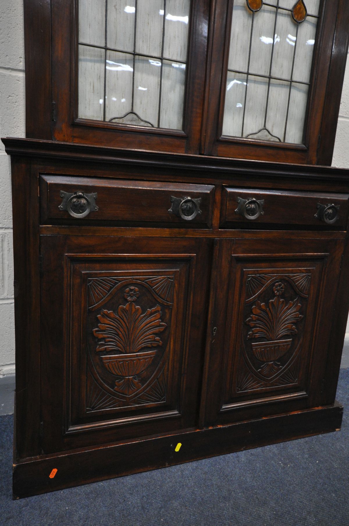 AN EARLY 20TH CENTURY MAHOGANY BOOKCASE, the upper section with double lead glazed/stained glass - Image 3 of 3