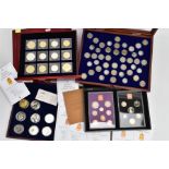 A CARBOARD TRAY CONTAINING COINS AND COMMEMORATIVES, to include a set the last four decades of three