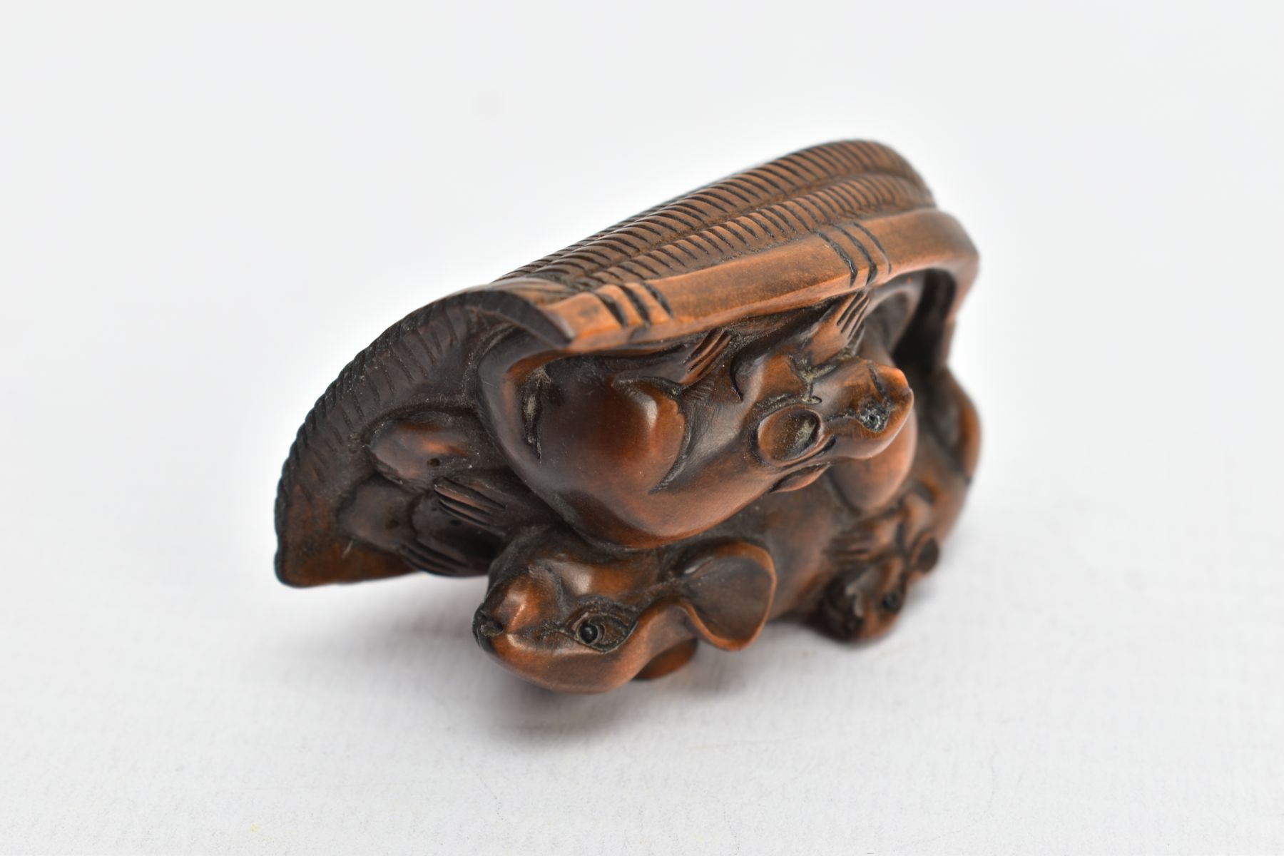 A CHINESE WOODEN NETSUKE, a small carved wooden netsuke depicting three mice in a basket, signed - Image 7 of 7