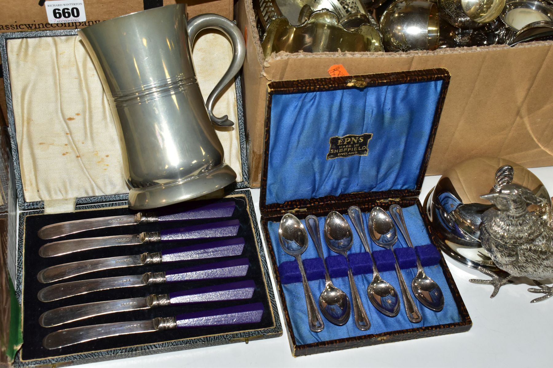 TWO BOXES OF SILVER PLATED AND OTHER METALWARES, to include boxed placemat and coaster sets, a - Image 2 of 7