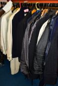 A QUANTITY OF MEN'S JACKETS, SUITS AND COATS, to include approximately twenty five smart and