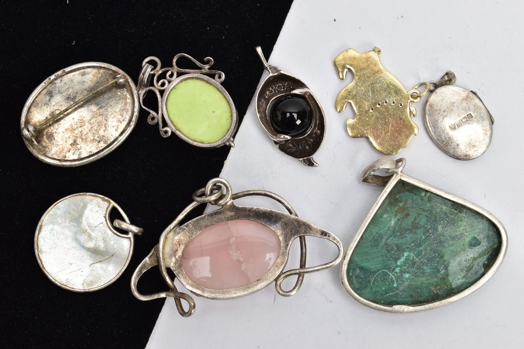 EIGHT PIECES OF JEWELLERY, to include a silver gilt pendant in the form of a dog set with a single - Image 3 of 3