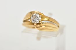 A YELLOW METAL SINGLE STONE DIAMOND RING, designed with a central six claw set, round brilliant