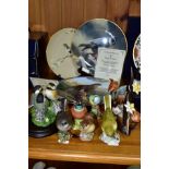 A COLLECTION OF NINE BIRD FIGURINES AND FOUR PLATES BY ROYAL WORCESTER, ROYAL DOULTON, ETC,
