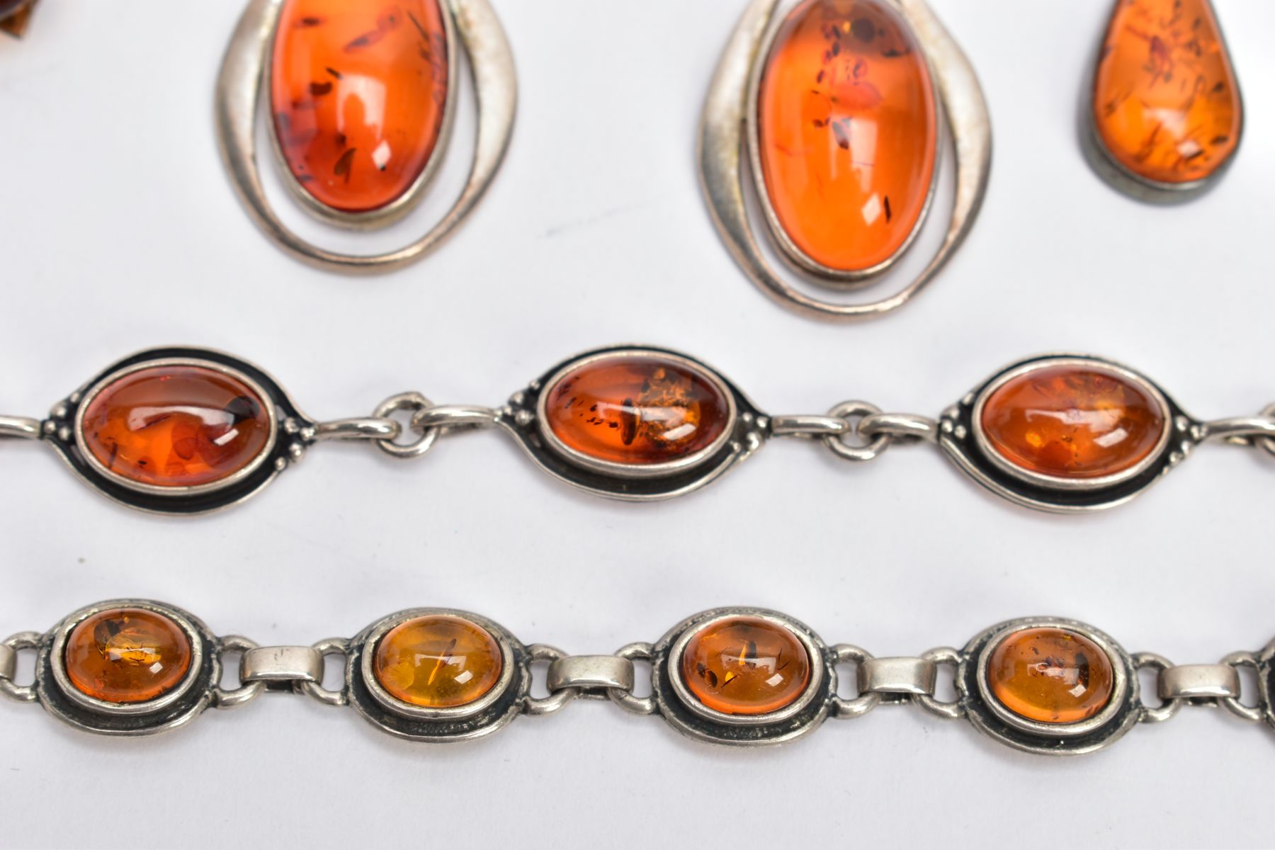 A SELECTION OF AMBER SET JEWELLERY, to include two white metal bracelets set with amber cabochons, - Image 5 of 6