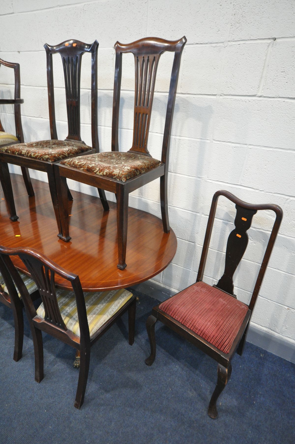 A MAHOGANY EXTENDING DINING TABLE, one additional leaf, extended length 228cm x closed length - Image 3 of 3