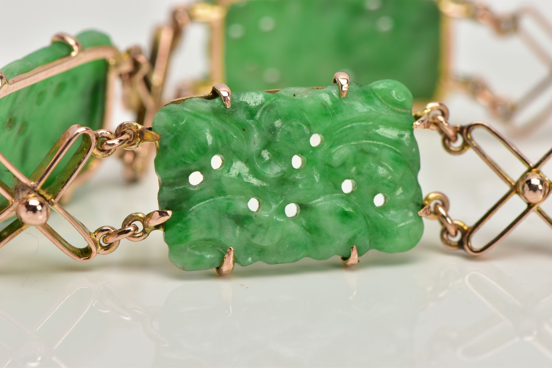 A JADEITE PANEL BRACELET, designed as four rectangular carved jadeite panels and one replacement - Image 4 of 6