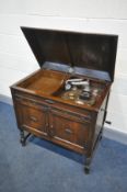 An EARLY 20TH CENTURY GILBERT OAK GRAMOPHONE, with spare Columbia needle carriage, width 84cm x