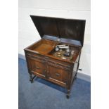 An EARLY 20TH CENTURY GILBERT OAK GRAMOPHONE, with spare Columbia needle carriage, width 84cm x