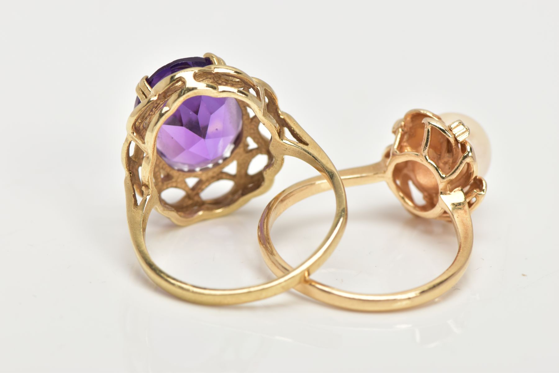A 9CT GOLD AMETHYST RING AND A CULTURED PEARL RING, the first designed with a four claw set, oval - Image 3 of 4