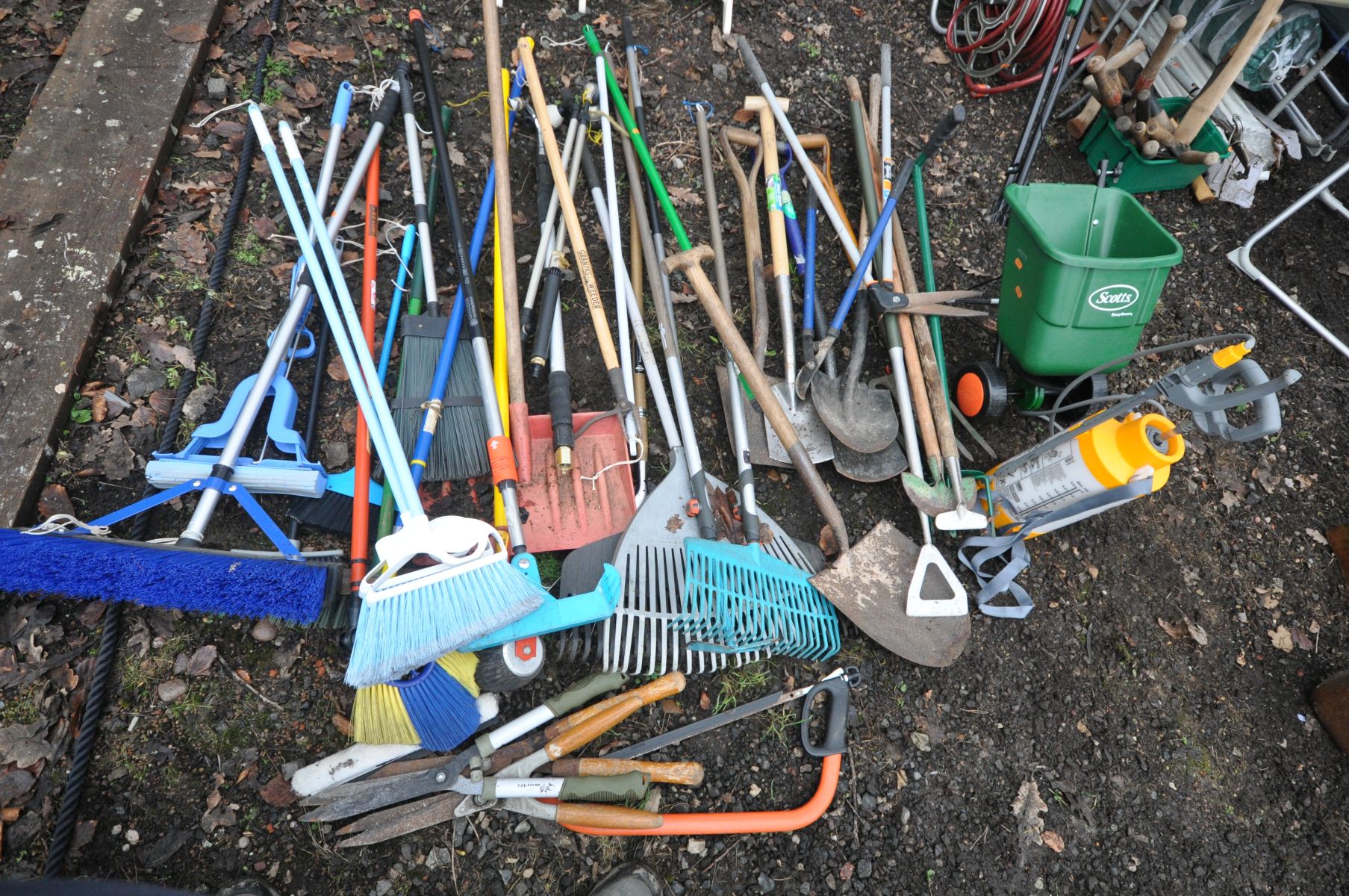 A LARGE QUANTITY OF VARIOUS GARDEN TOOLS, to include spades, shovels, brushes, scotts seed spreader,