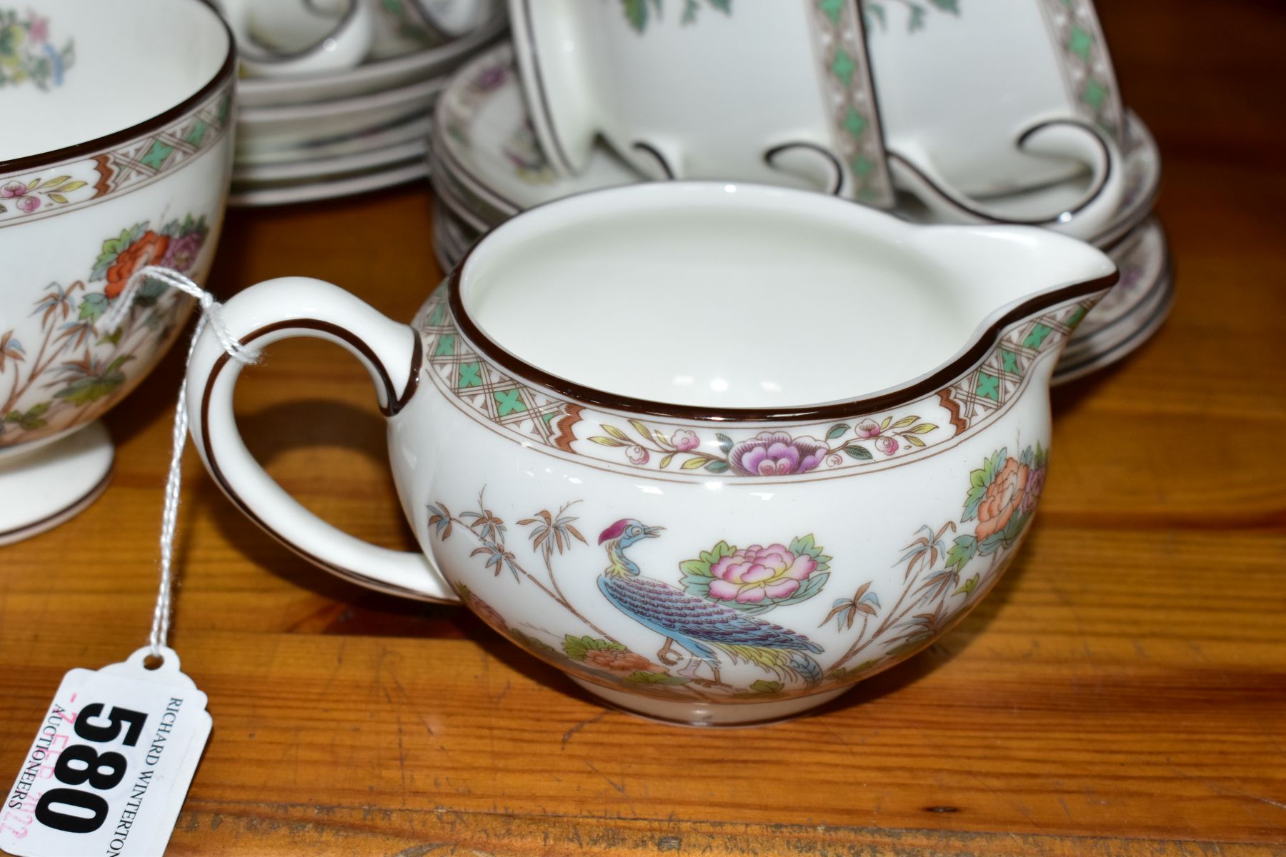 A WEDWOOD 'KUTANI CRANE' PATTERN TWENTY ONE PIECE TEA SET, comprising a milk jug, a sugar bowl, a - Image 2 of 7