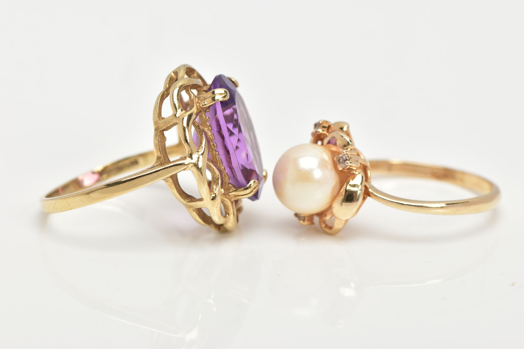 A 9CT GOLD AMETHYST RING AND A CULTURED PEARL RING, the first designed with a four claw set, oval - Image 2 of 4