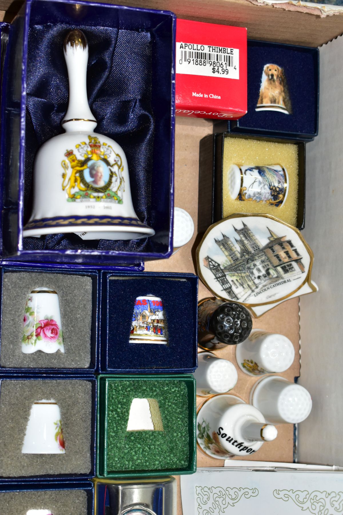 A BOX OF BOXED THIMBLE COLLECTORS CLUB THIMBLES, to include more than sixty boxed thimbles, with a - Image 4 of 7