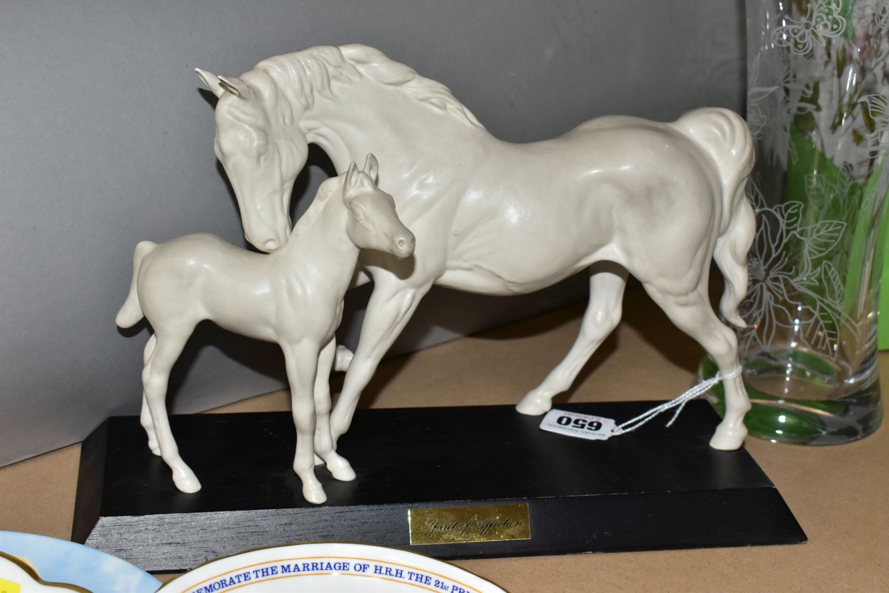 A BESWICK SPIRIT OF AFFECTION HORSE FIGURE, A BOXED PORTMEIRION CRYSTAL VASE AND OTHER CERAMIC - Image 4 of 6